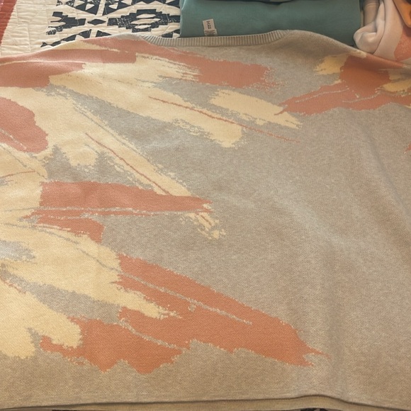 Abstract Pattern Sweater - Picture 3 of 3